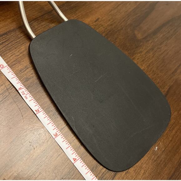 OXO Good Grips Large Nylon Flexible Turner - 1058984 - NonStick Safe Kitchencore - Picture 4 of 5